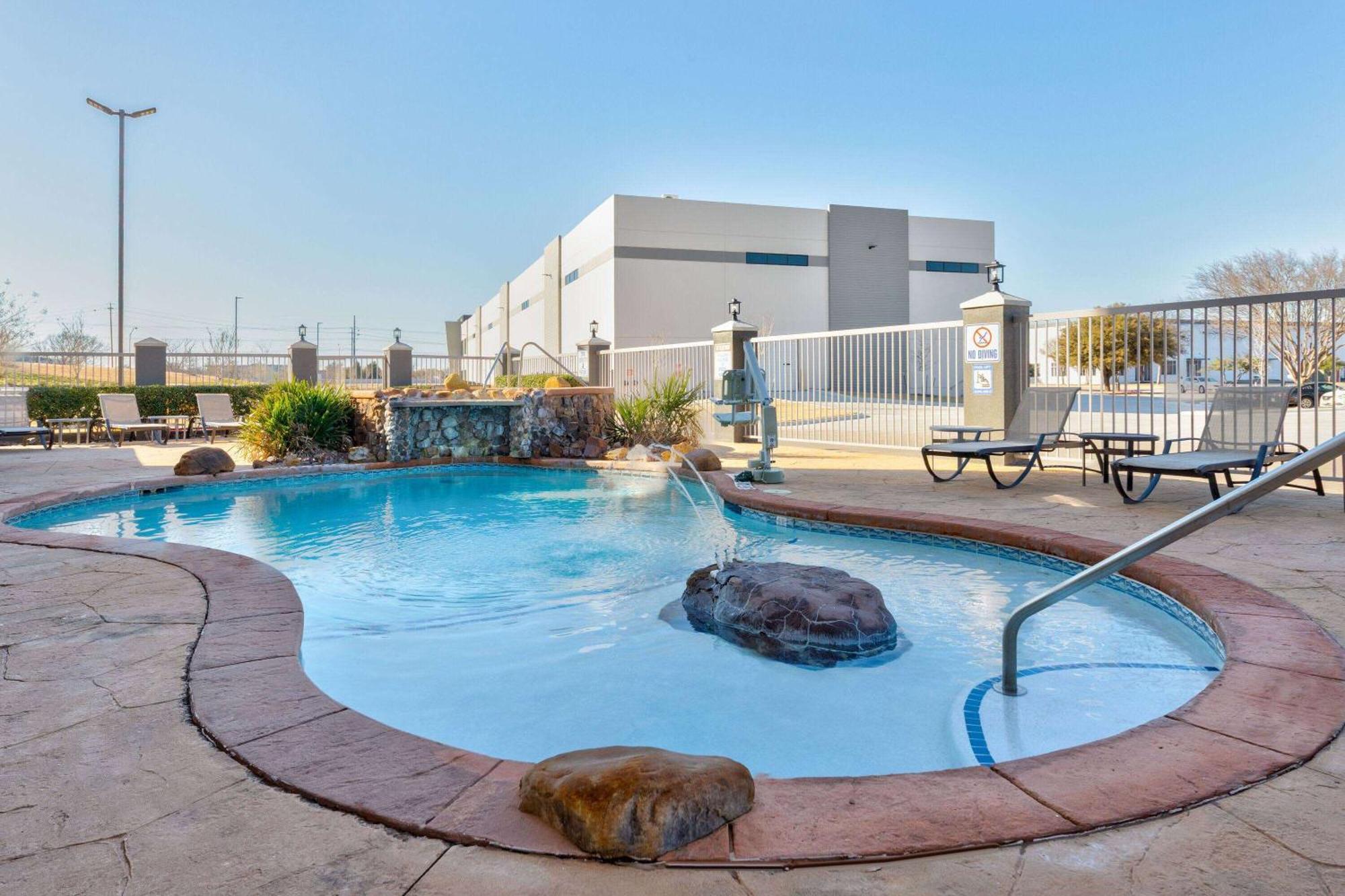 La Quinta By Wyndham Allen At The Village Exteriér fotografie