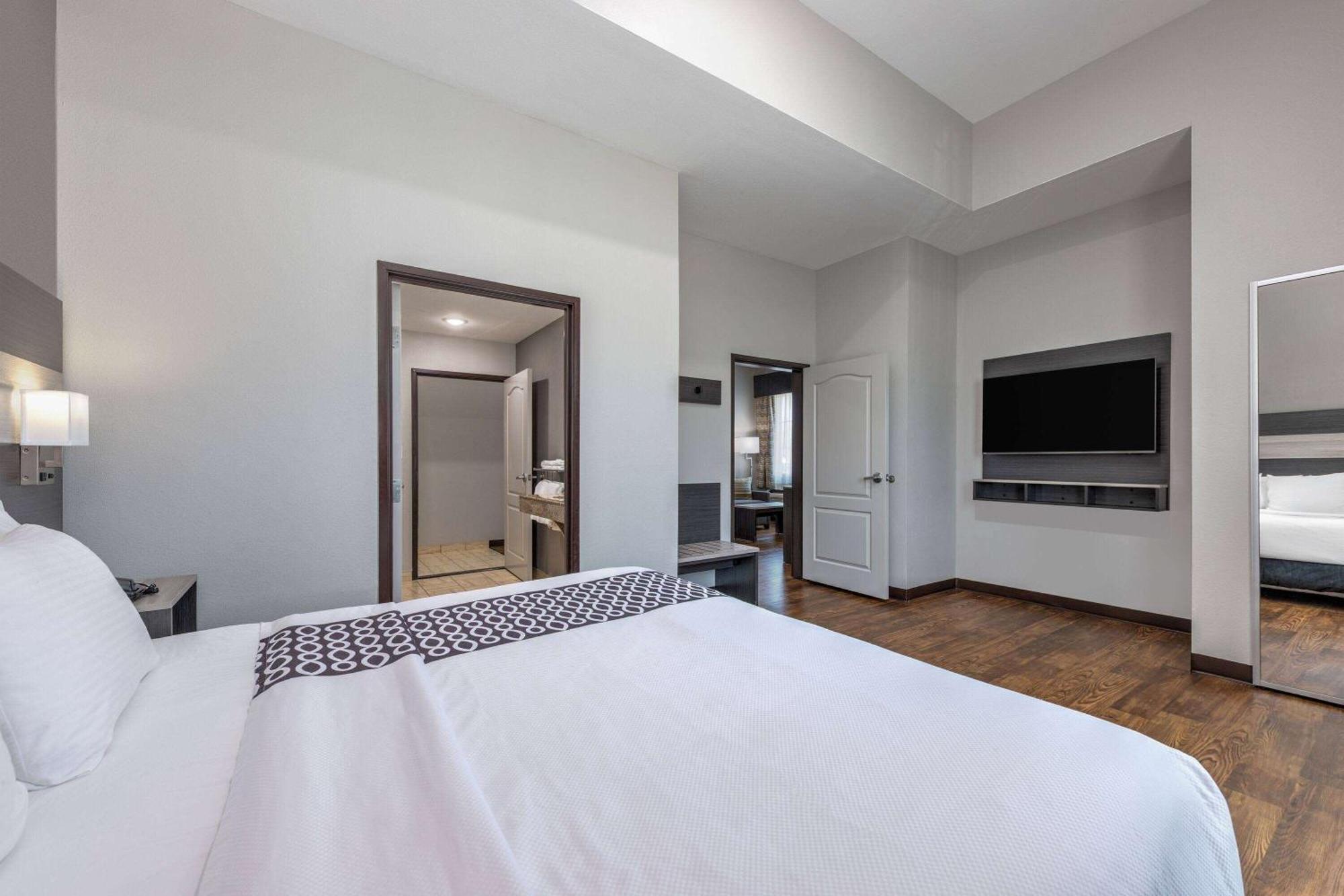 La Quinta By Wyndham Allen At The Village Exteriér fotografie