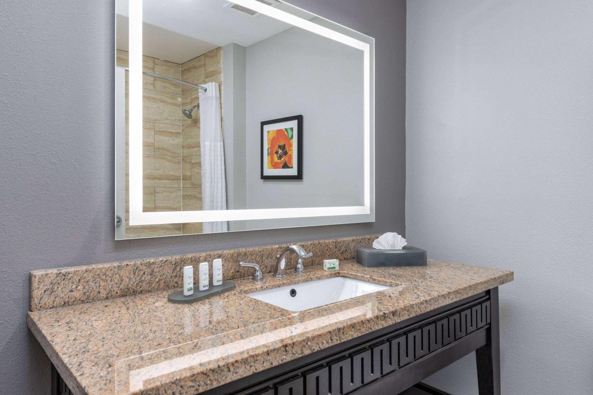 La Quinta By Wyndham Allen At The Village Exteriér fotografie