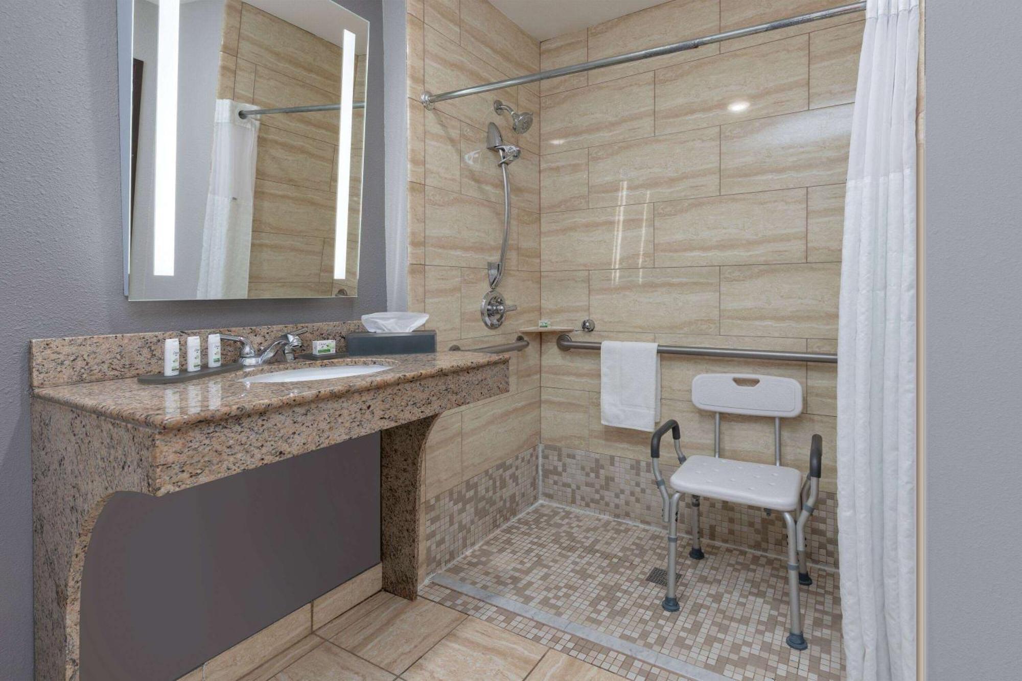 La Quinta By Wyndham Allen At The Village Exteriér fotografie
