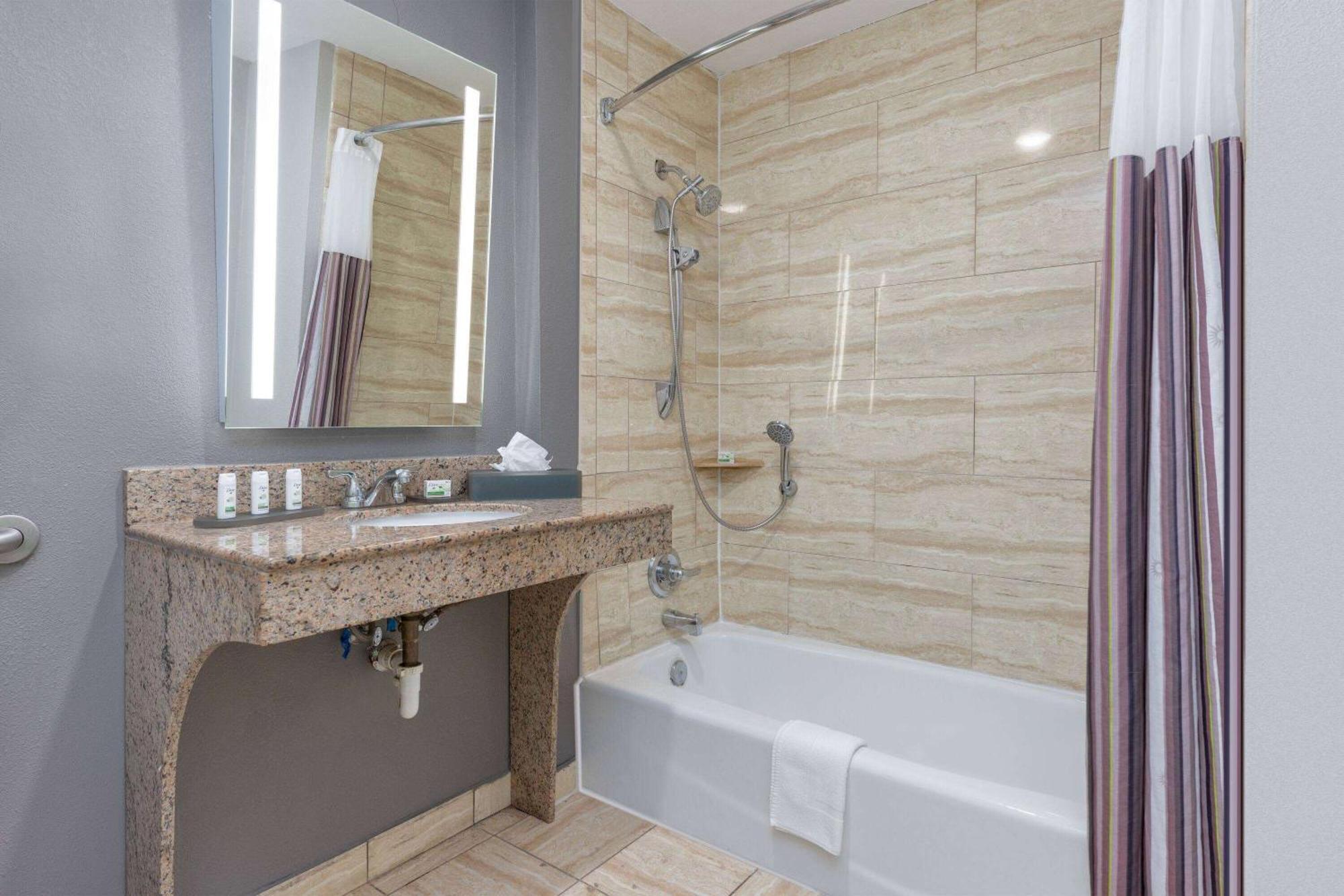 La Quinta By Wyndham Allen At The Village Exteriér fotografie